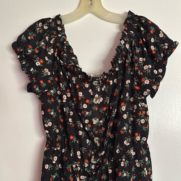 Pants - Romper shorts jumper women’s xl black and floral one piece